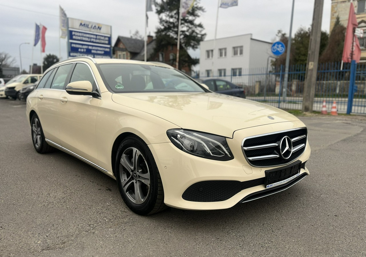 Mercedes-Benz Klasa E E220d T 9G-tronic 197KM Navi FullLed Kamera Asystent Model 2020 FV 2 - Avtomobil: slika 1 Mercedes-Benz Klasa E E220d T 9G-tronic 197KM Navi FullLed Kamera Asystent Model 2020 FV 2 - Avtomobil: slika 1