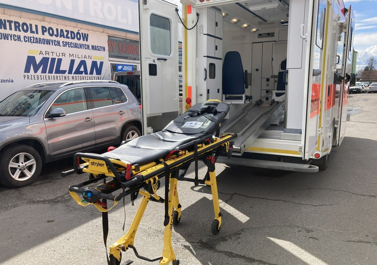Mercedes-Benz Sprinter Sprinter 519 Karetka 4X4 Ambulans MODEL 2017 - Reševalno vozilo: slika 1 Mercedes-Benz Sprinter Sprinter 519 Karetka 4X4 Ambulans MODEL 2017 - Reševalno vozilo: slika 1