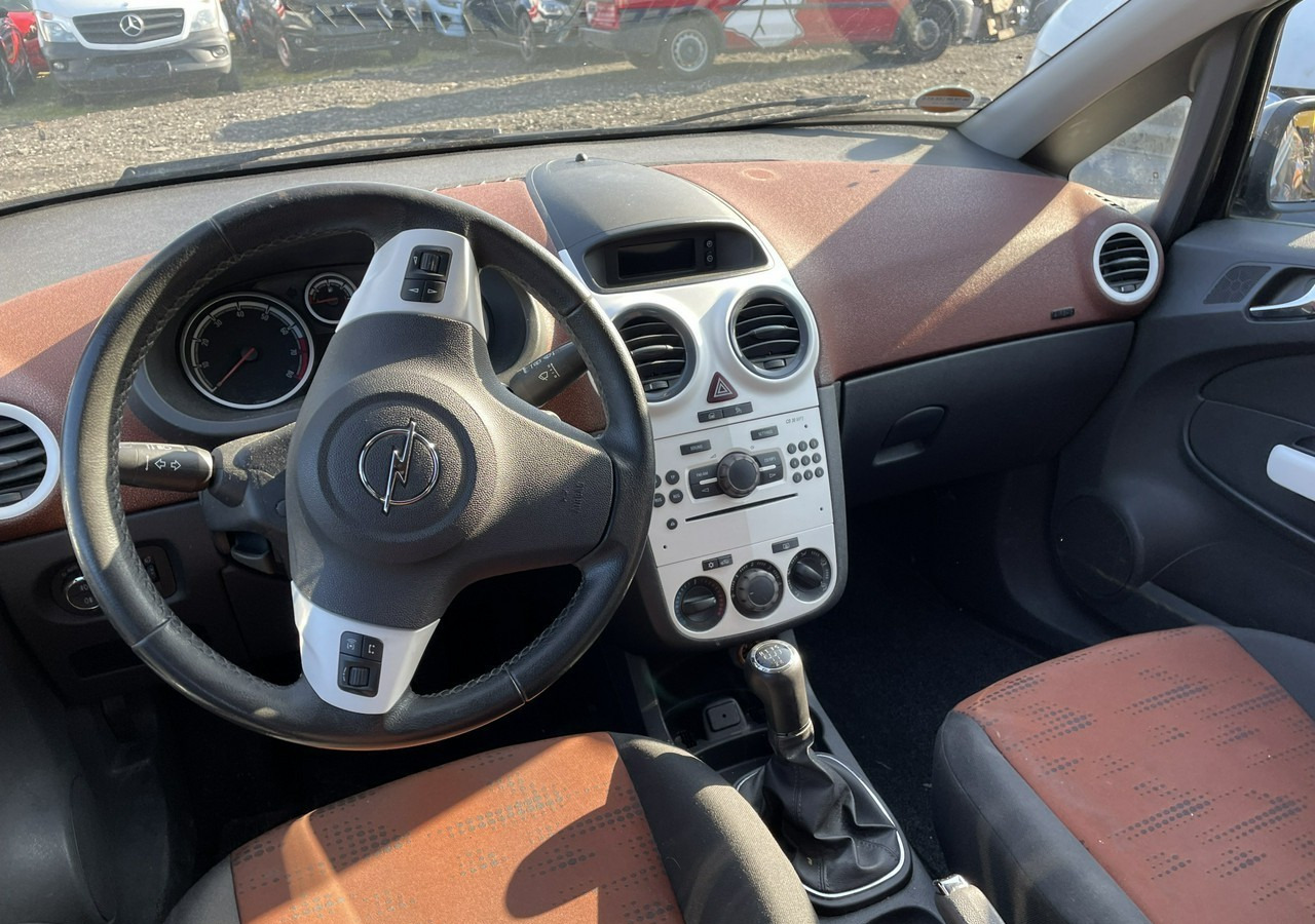 Opel Corsa D Corsa 1.4-87 KM Klima 2011 - Kombilimuzina: slika 4 Opel Corsa D Corsa 1.4-87 KM Klima 2011 - Kombilimuzina: slika 4