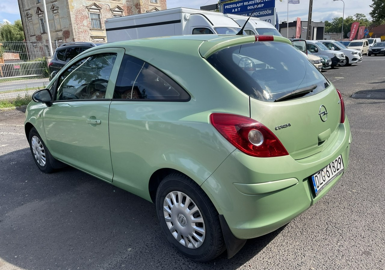 Opel Corsa D Opel Corsa 1,2-16V Klima Salon PL Bagażnik na Rowery Model 2010 - Kombilimuzina: slika 3 Opel Corsa D Opel Corsa 1,2-16V Klima Salon PL Bagażnik na Rowery Model 2010 - Kombilimuzina: slika 3