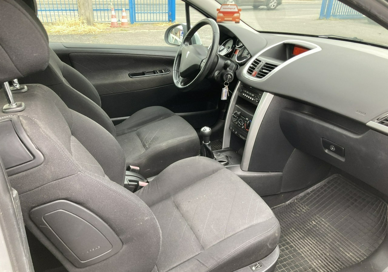 Peugeot 207 Peugeot 207 1.6HDI-16V Klima 2007 - Kombilimuzina: slika 2 Peugeot 207 Peugeot 207 1.6HDI-16V Klima 2007 - Kombilimuzina: slika 2
