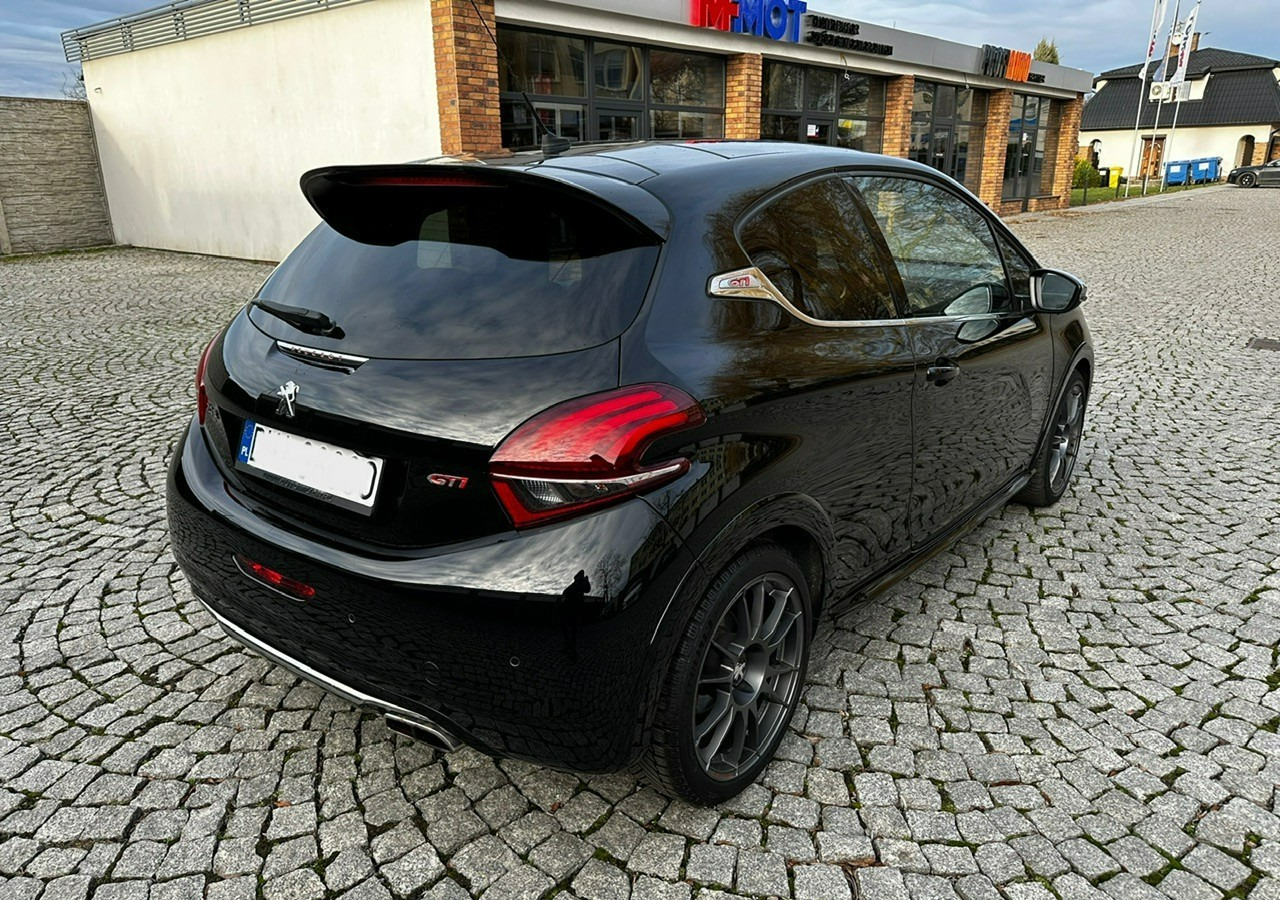 Peugeot 208 I 208GTI Sport 1.6THP 208KM Panorama Led JBL Navi Kamera OZ-Racing 201 - Avtomobil: slika 3 Peugeot 208 I 208GTI Sport 1.6THP 208KM Panorama Led JBL Navi Kamera OZ-Racing 201 - Avtomobil: slika 3