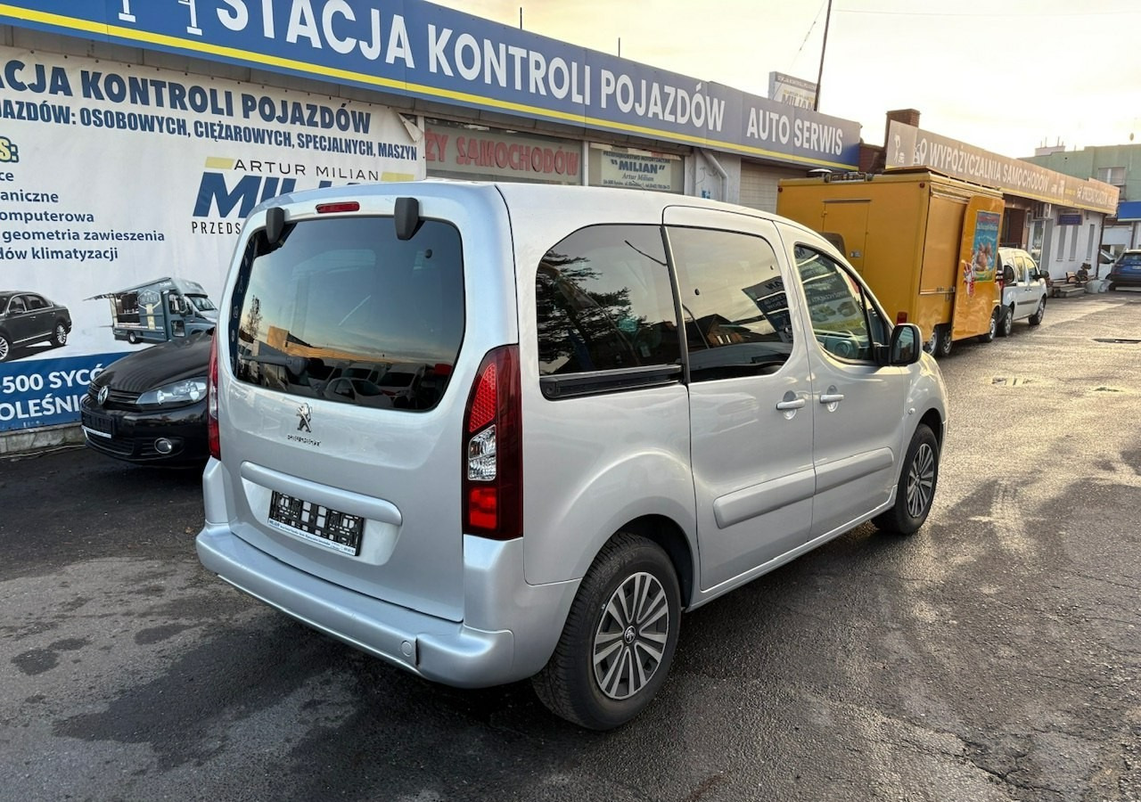 Peugeot Partner II Partner Tepee 1.6 HDI 120KM Family Klimatronik 2xDrzwi 2016 - Karavan: slika 4 Peugeot Partner II Partner Tepee 1.6 HDI 120KM Family Klimatronik 2xDrzwi 2016 - Karavan: slika 4