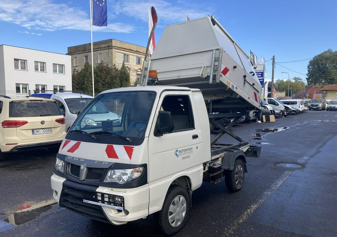 Piaggio Piaggio Porter Śmieciarka Wywrotka 2015 - Smetarski tovornjak: slika 1 Piaggio Piaggio Porter Śmieciarka Wywrotka 2015 - Smetarski tovornjak: slika 1