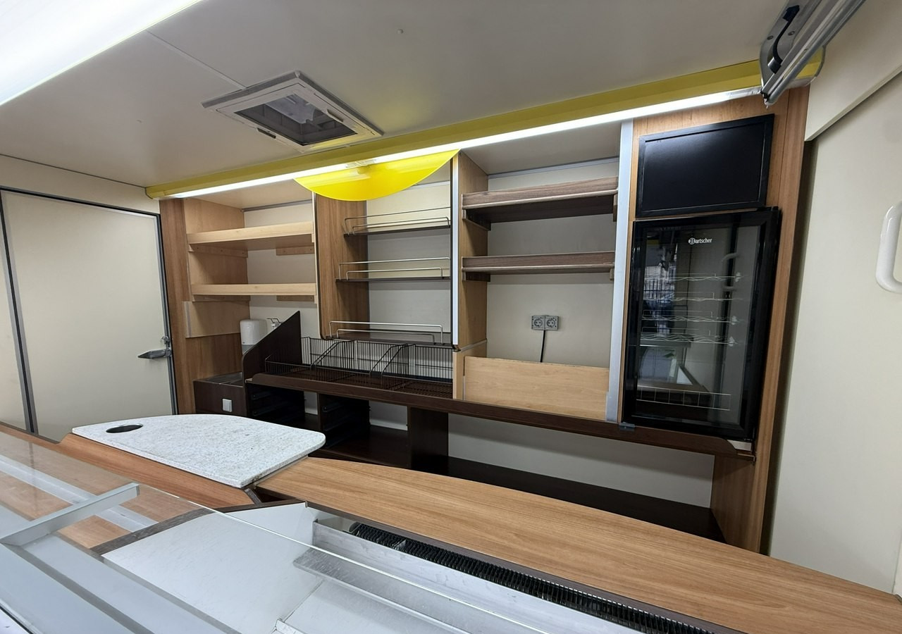 Renault Master Autosklep piec Sklep bar Gastronomiczny Food Truck Foodtruck Borco20 - Tovornjak s hrano: slika 2 Renault Master Autosklep piec Sklep bar Gastronomiczny Food Truck Foodtruck Borco20 - Tovornjak s hrano: slika 2