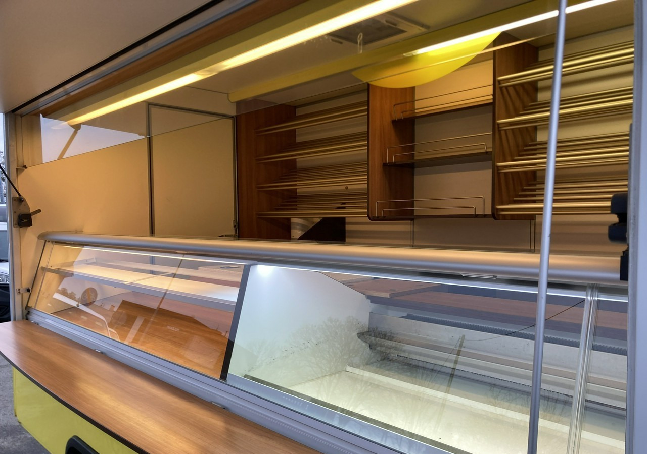 Renault Master Autosklep pieczywa Gastronomiczny Food Truck Foodtruck sklep Borco20 - Tovornjak s hrano: slika 3 Renault Master Autosklep pieczywa Gastronomiczny Food Truck Foodtruck sklep Borco20 - Tovornjak s hrano: slika 3
