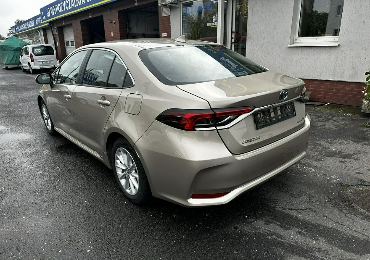 Toyota Corolla XII Corolla Sedan 1.8 Hybrid 98KM Comfort Salon PL 2022 - Limuzina: slika 3 Toyota Corolla XII Corolla Sedan 1.8 Hybrid 98KM Comfort Salon PL 2022 - Limuzina: slika 3