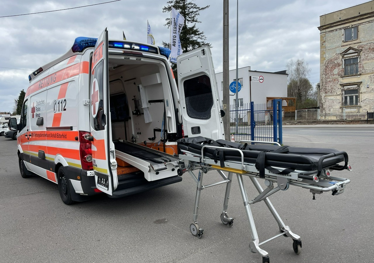 Volkswagen Crafter Crafter 2.0-163KM Karetka Ambulans Wyposażony Model 2016 - Reševalno vozilo: slika 1 Volkswagen Crafter Crafter 2.0-163KM Karetka Ambulans Wyposażony Model 2016 - Reševalno vozilo: slika 1