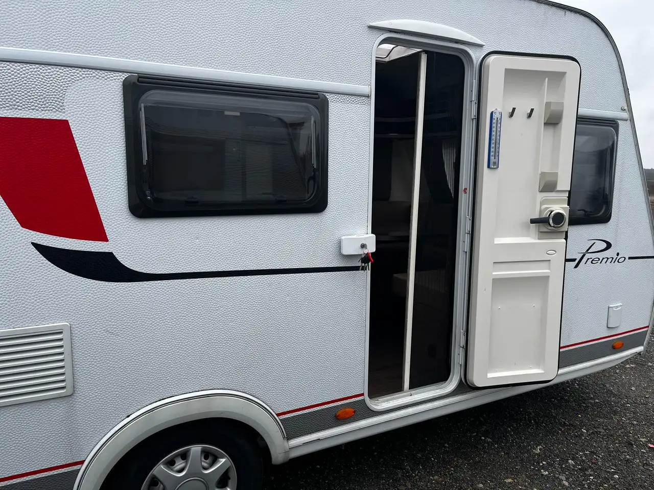 Bürstner Premio 530 TL Mover Dachklimaanlage Einzelbetten - Počitniška prikolica: slika 5 Bürstner Premio 530 TL Mover Dachklimaanlage Einzelbetten - Počitniška prikolica: slika 5