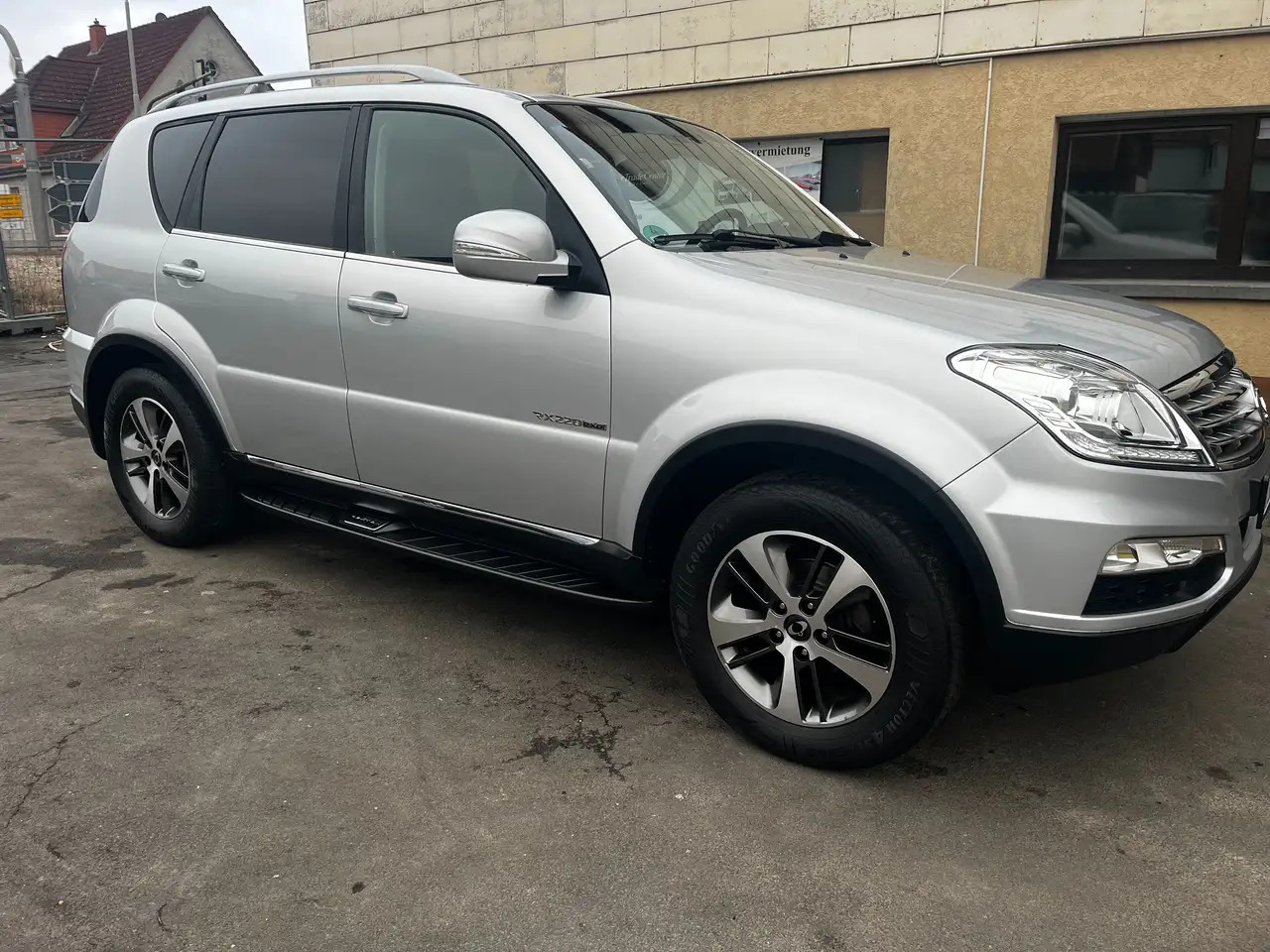 SsangYong Rexton Rexton 2.2 TD 4x4|AUTOM|7SITZ - SUV: slika 3 SsangYong Rexton Rexton 2.2 TD 4x4|AUTOM|7SITZ - SUV: slika 3