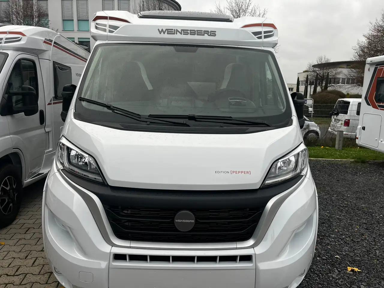 Weinsberg CaraCompact 600 MEG Pepper Mietwagen Verfügbar - Polintegriran avtodom: slika 2 Weinsberg CaraCompact 600 MEG Pepper Mietwagen Verfügbar - Polintegriran avtodom: slika 2