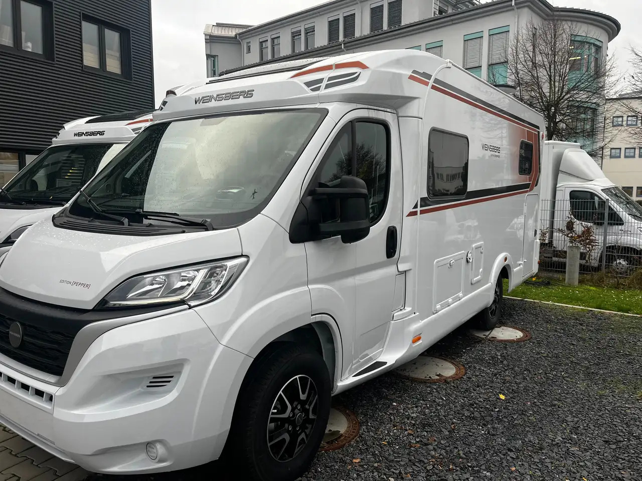 Weinsberg CaraCompact 600 MEG Pepper Mietwagen Verfügbar - Polintegriran avtodom: slika 3 Weinsberg CaraCompact 600 MEG Pepper Mietwagen Verfügbar - Polintegriran avtodom: slika 3