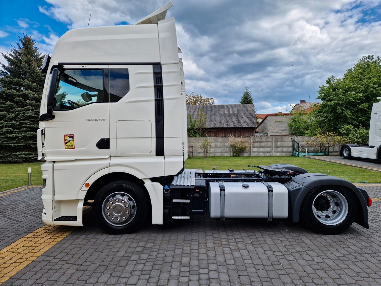 MAN TGX 18.470 / MEGA / XXL / LOWDECK / EURO 6 / - Vlačilec: slika 4 MAN TGX 18.470 / MEGA / XXL / LOWDECK / EURO 6 / - Vlačilec: slika 4