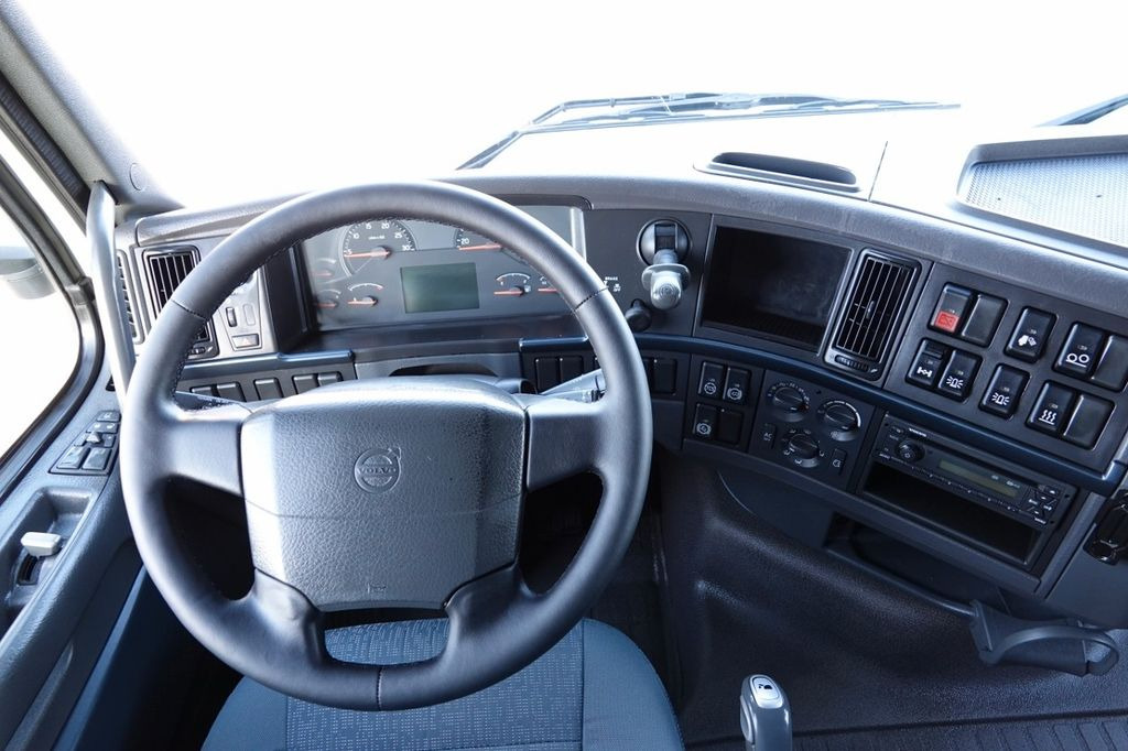 Interior photo 2: Vlačilec Volvo FH 500 / 6x2 / RETARDER / PEŁNY ADR / PUSHER / O Volvo FH 500 / 6x2 / RETARDER / PEŁNY ADR / PUSHER / O