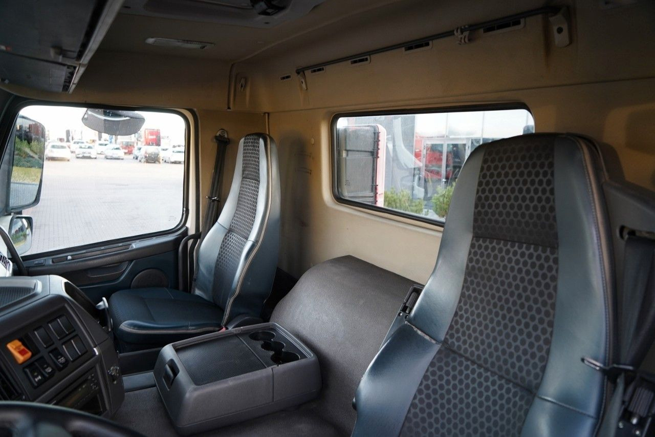 Vlačilec Volvo FM 380 / PEŁNY ADR  / KABINA DZIENNA / I-SHIFT: slika 24