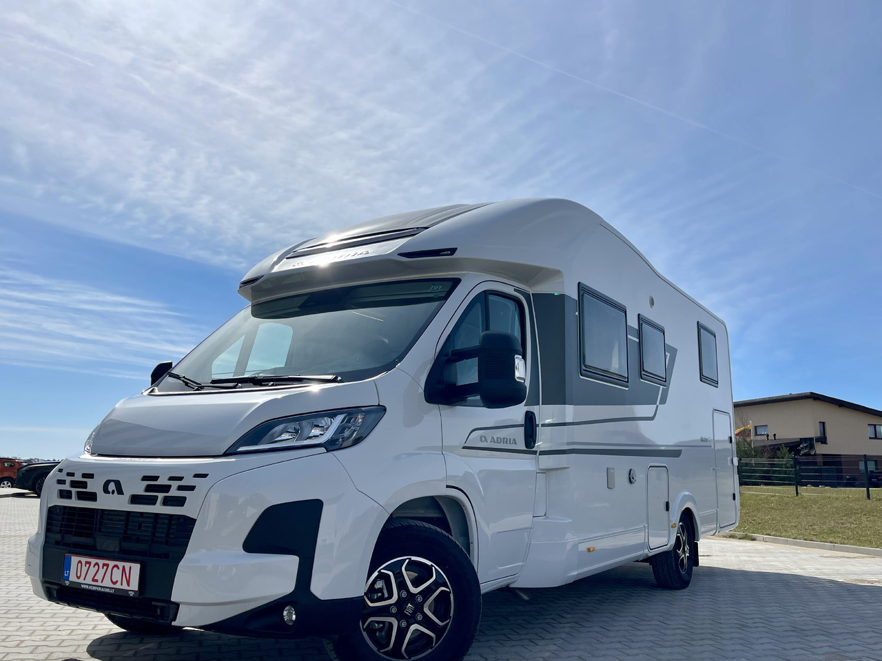 ADRIA Matrix 670 SL - Polintegriran avtodom: slika 1 ADRIA Matrix 670 SL - Polintegriran avtodom: slika 1