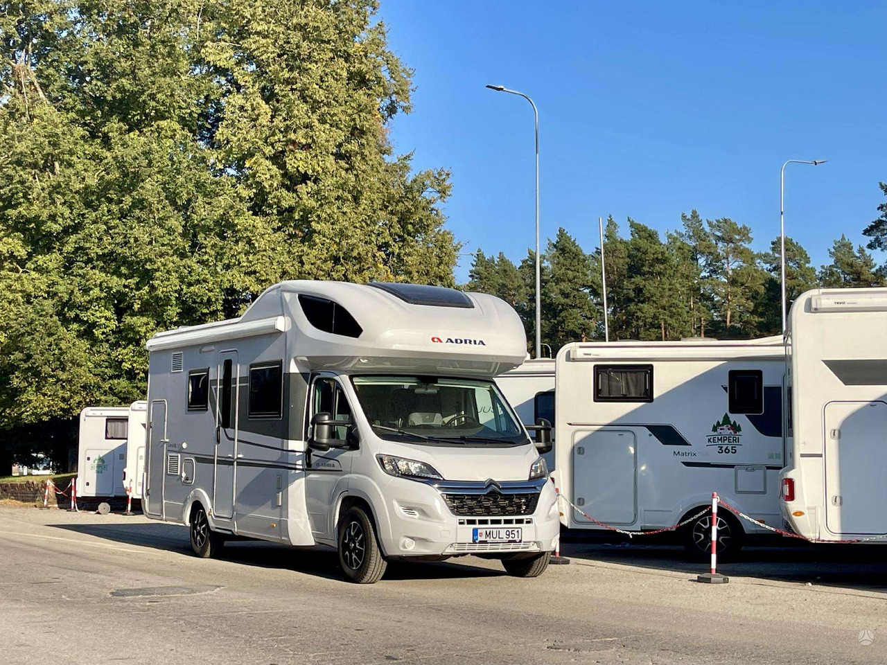Adria Coral XL 650DK - Alkoven avtodom: slika 1 Adria Coral XL 650DK - Alkoven avtodom: slika 1