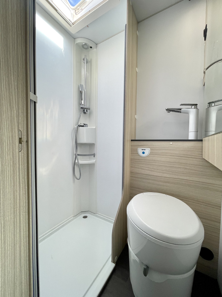 Alkoven avtodom SUN LIVING A 75DP: slika 12