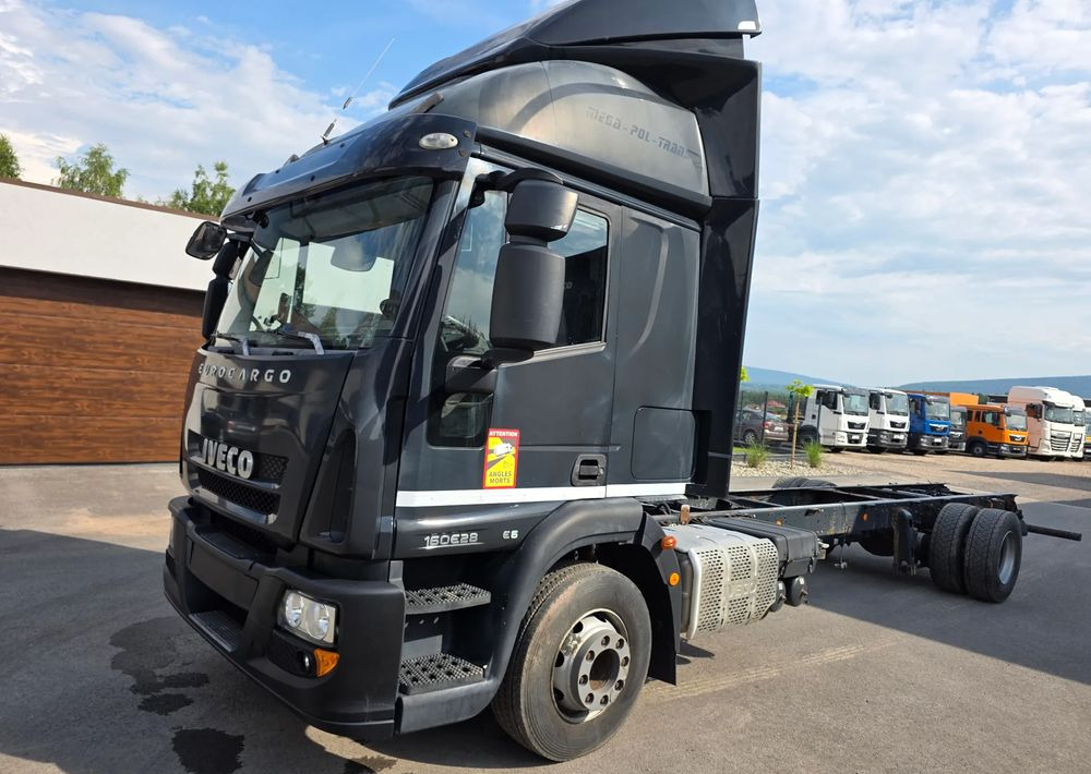 Iveco EUROCARGO 160E28 RAMA DO ZABUDOWY/ LAWETA / MANUAL / - Tovornjak s ponjavo: slika 3 Iveco EUROCARGO 160E28 RAMA DO ZABUDOWY/ LAWETA / MANUAL / - Tovornjak s ponjavo: slika 3