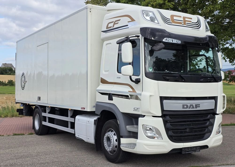 DAF CF 330 / 10.2017 / KONTENER MEBLOWY / IZOTERMA / WINDA / 18 PALET / E6 / NISKI PRZEBIEG / Z NIEMIEC / JAK NOWY / DUŻY SILNIK 10 837cm3// - Tovornjak zabojnik: slika 1 DAF CF 330 / 10.2017 / KONTENER MEBLOWY / IZOTERMA / WINDA / 18 PALET / E6 / NISKI PRZEBIEG / Z NIEMIEC / JAK NOWY / DUŻY SILNIK 10 837cm3// - Tovornjak zabojnik: slika 1