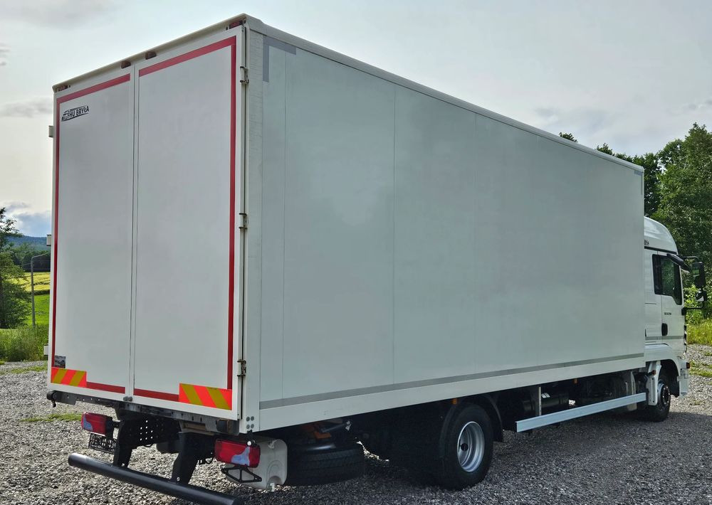 MAN TGL 12.250 / KONTENER / IZOTERMA / WINDA / 2019R / EURO 6 / PEŁEN SERWIS / 6 TON ŁADOWNOŚĆ / SPROWADZONY / ZADBANY / JAK NOWY / KSIĄŻKA SERWISOWA / E6 / 17 PALET - Tovornjak zabojnik: slika 4 MAN TGL 12.250 / KONTENER / IZOTERMA / WINDA / 2019R / EURO 6 / PEŁEN SERWIS / 6 TON ŁADOWNOŚĆ / SPROWADZONY / ZADBANY / JAK NOWY / KSIĄŻKA SERWISOWA / E6 / 17 PALET - Tovornjak zabojnik: slika 4