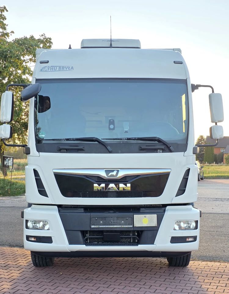 MAN TGM 15.290 / TGL / KONTENER / IZOTERMA / WINDA / KLIMA POSTOJOWA / 2019R / EURO 6 / PEŁEN SERWIS / 8200KG ŁADOWNOŚĆ / SPROWADZONY / ZADBANY / JAK NOWY / KSIĄŻKA SERWISOWA / E6 / 18 PALET - Tovornjak zabojnik: slika 5 MAN TGM 15.290 / TGL / KONTENER / IZOTERMA / WINDA / KLIMA POSTOJOWA / 2019R / EURO 6 / PEŁEN SERWIS / 8200KG ŁADOWNOŚĆ / SPROWADZONY / ZADBANY / JAK NOWY / KSIĄŻKA SERWISOWA / E6 / 18 PALET - Tovornjak zabojnik: slika 5