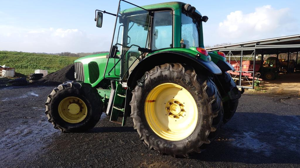 JOHN DEERE 6520 - Kmetijski stroj: slika 1 JOHN DEERE 6520 - Kmetijski stroj: slika 1