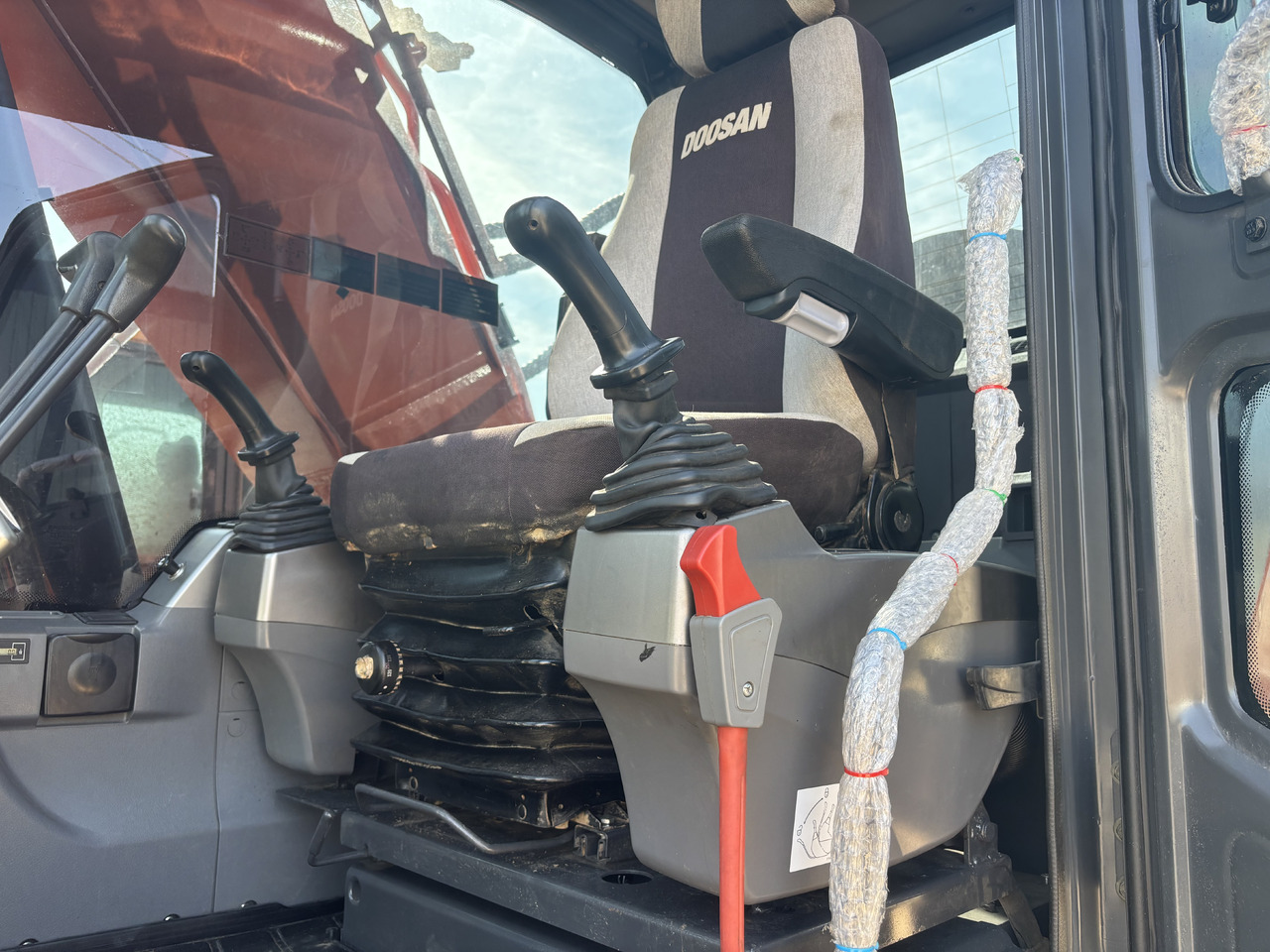 DOOSAN Korea imports doosan DX225 - Bager goseničar: slika 5 DOOSAN Korea imports doosan DX225 - Bager goseničar: slika 5