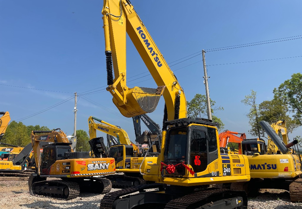 Komatsu PC 240 PC220 PC240-8 - Bager goseničar: slika 3 Komatsu PC 240 PC220 PC240-8 - Bager goseničar: slika 3