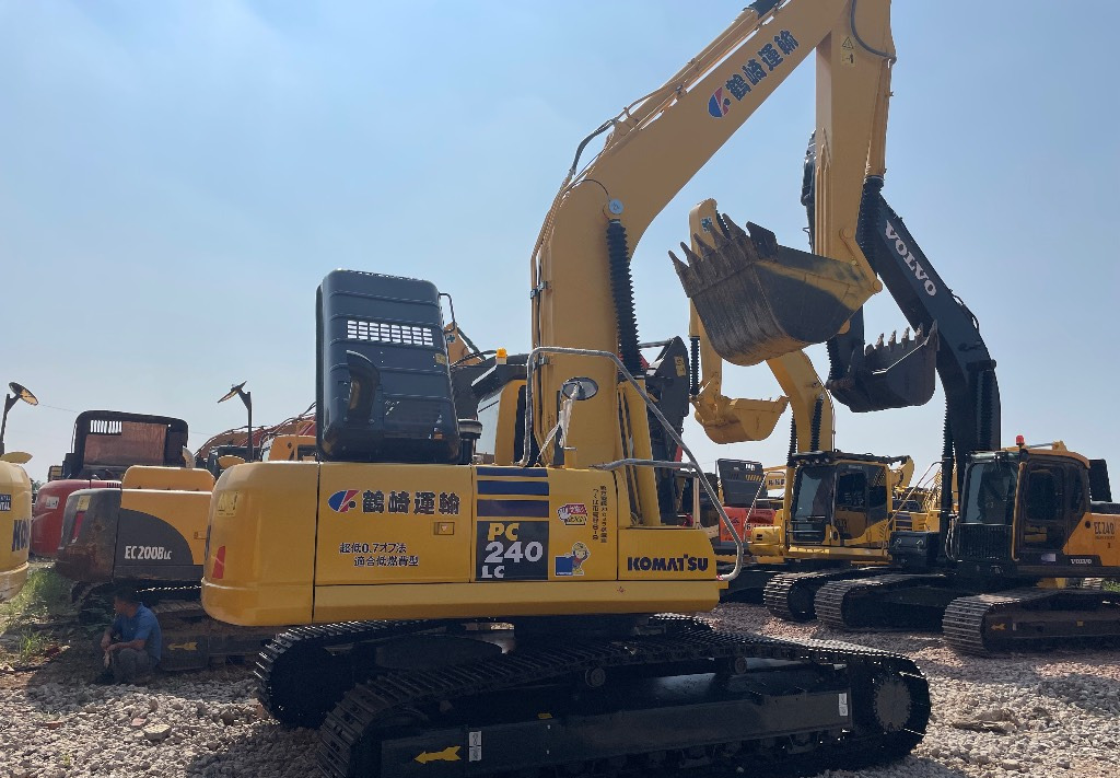 Komatsu PC 240 PC220 PC240-8 - Bager goseničar: slika 1 Komatsu PC 240 PC220 PC240-8 - Bager goseničar: slika 1