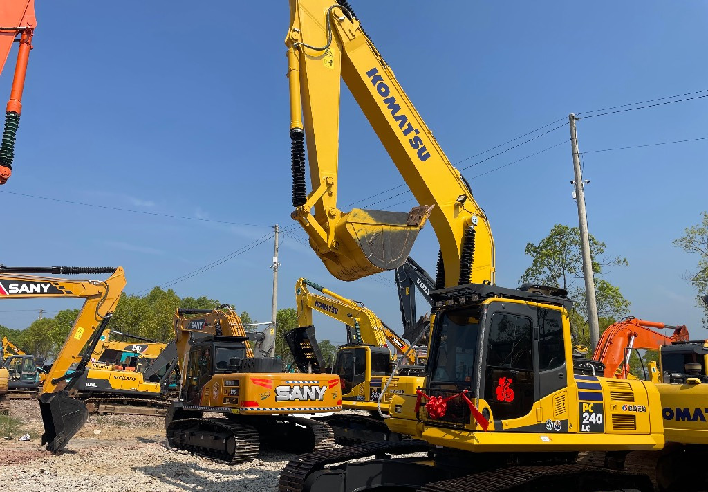 Komatsu PC 240 PC220 PC240-8 - Bager goseničar: slika 4 Komatsu PC 240 PC220 PC240-8 - Bager goseničar: slika 4
