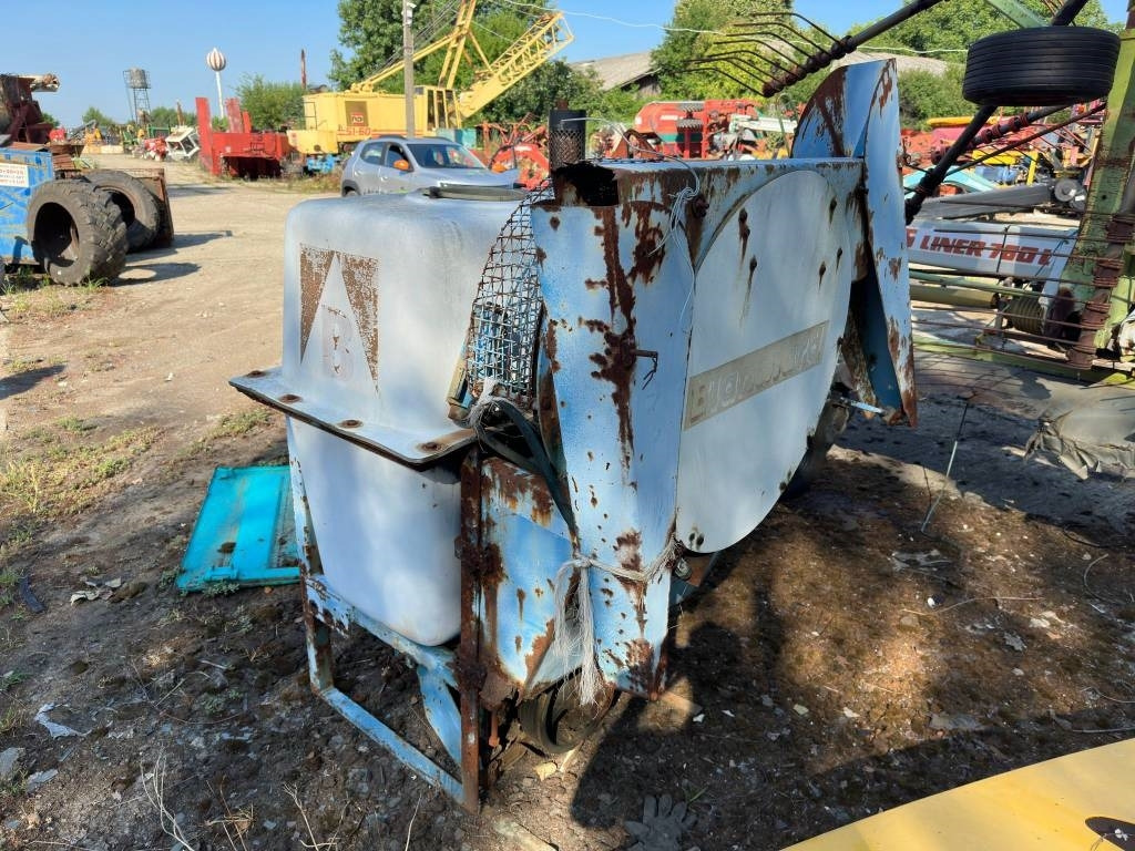 Blanchard 220 - Škropilnica montirana na traktor: slika 2 Blanchard 220 - Škropilnica montirana na traktor: slika 2