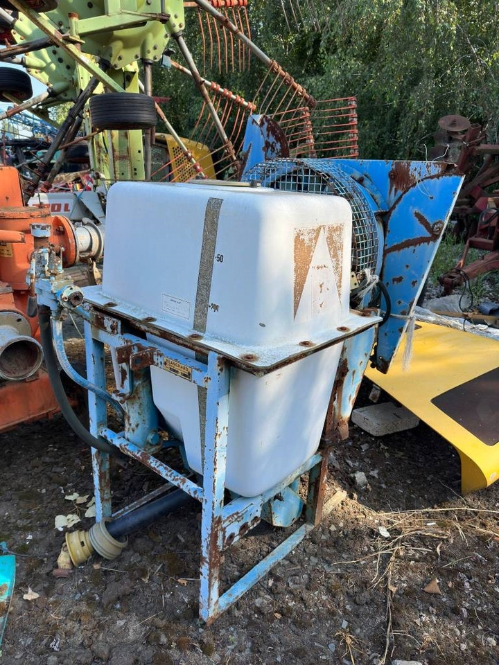 Blanchard 220 - Škropilnica montirana na traktor: slika 1 Blanchard 220 - Škropilnica montirana na traktor: slika 1