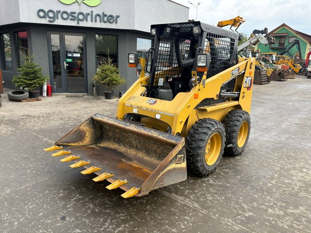 CAT 216 B 3 - Mini nakladalec: slika 1 CAT 216 B 3 - Mini nakladalec: slika 1