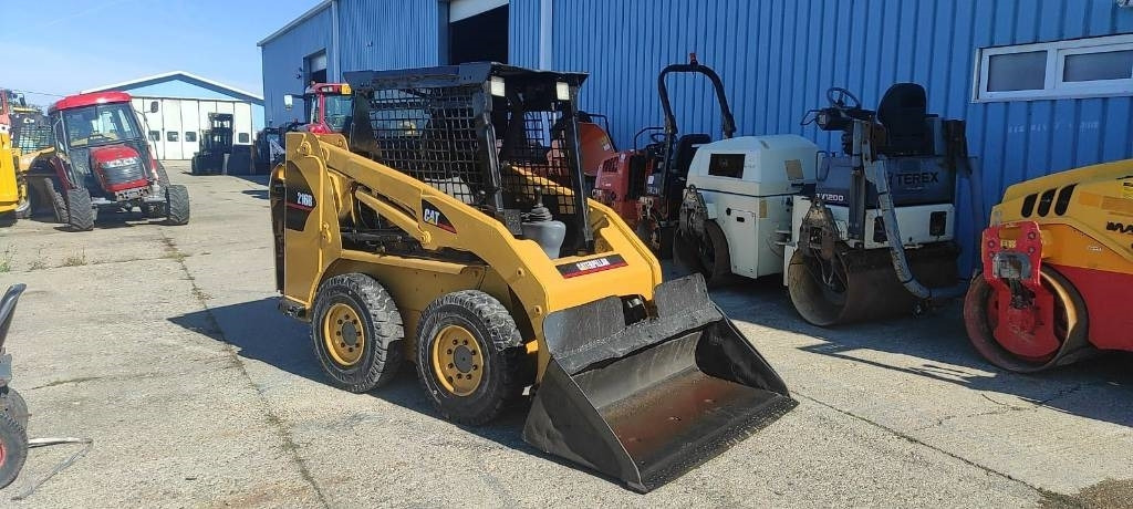 CAT 216  - Mini nakladalec: slika 1 CAT 216  - Mini nakladalec: slika 1