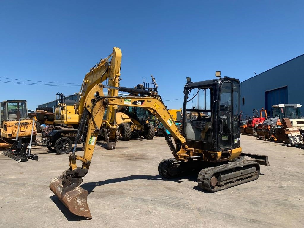 CAT 302.7 D CR - Mini bager: slika 1 CAT 302.7 D CR - Mini bager: slika 1