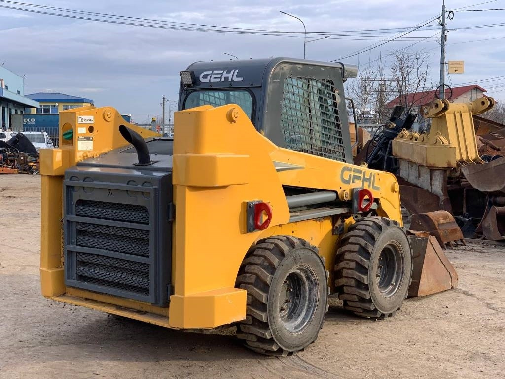 Gehl R 260 - Mini nakladalec: slika 4 Gehl R 260 - Mini nakladalec: slika 4