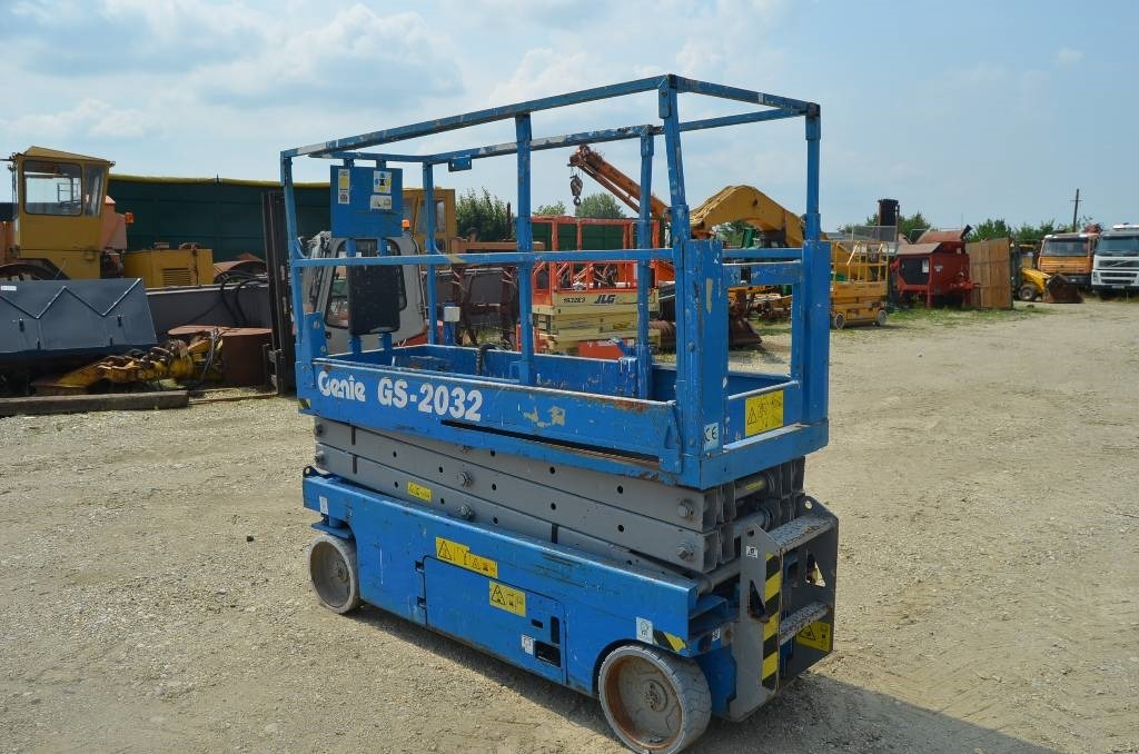 Genie GS 2032 - Škarjasta dvižna ploščad: slika 2 Genie GS 2032 - Škarjasta dvižna ploščad: slika 2