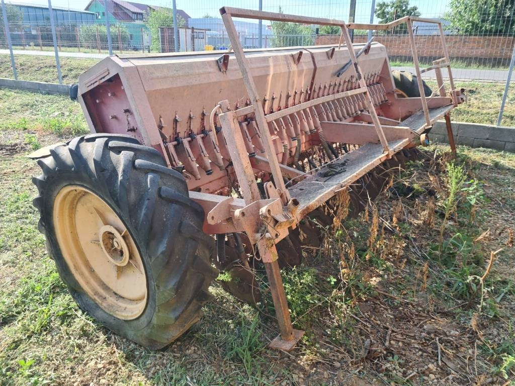 Kuhn 4M - Sejalni kombajn: slika 2 Kuhn 4M - Sejalni kombajn: slika 2