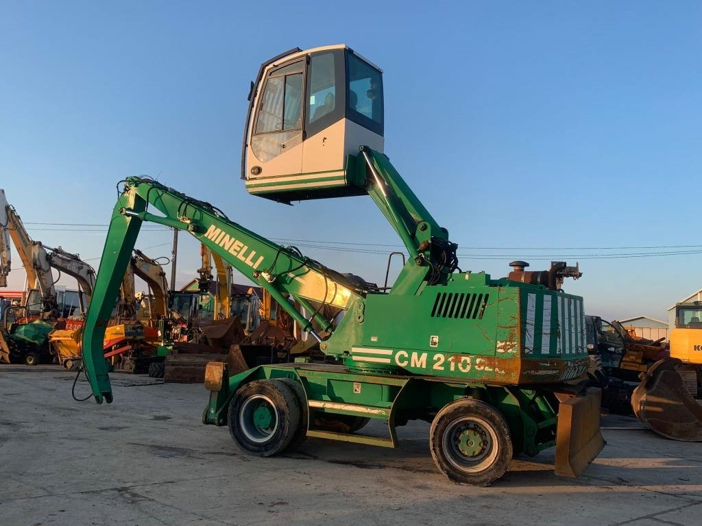 Minelli CM210 - Bager na kolesih: slika 3 Minelli CM210 - Bager na kolesih: slika 3