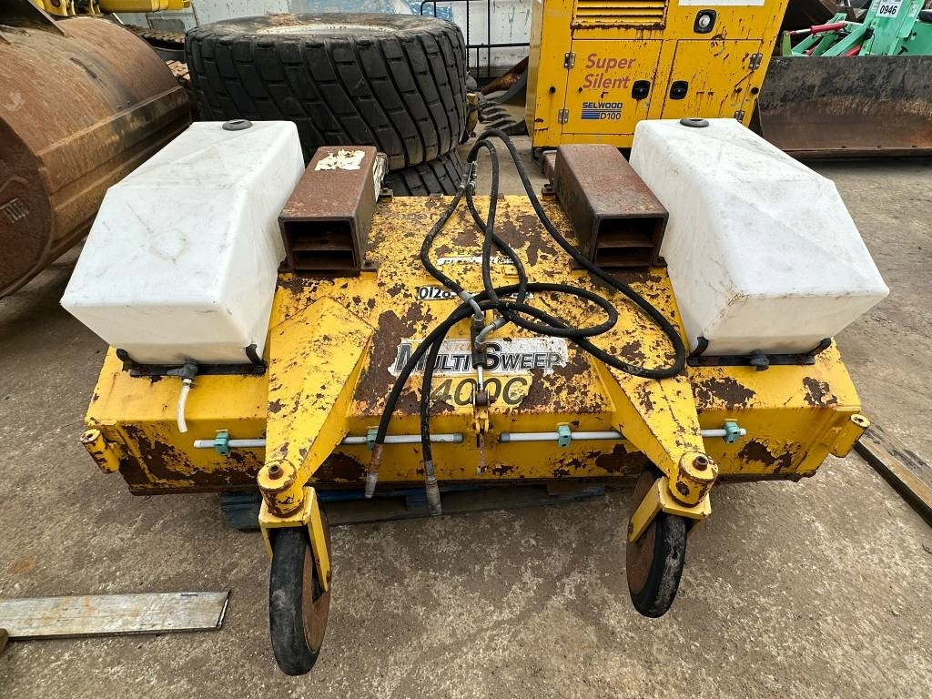 Multisweep 400C - Metla za Gradbeni stroj: slika 1 Multisweep 400C - Metla za Gradbeni stroj: slika 1
