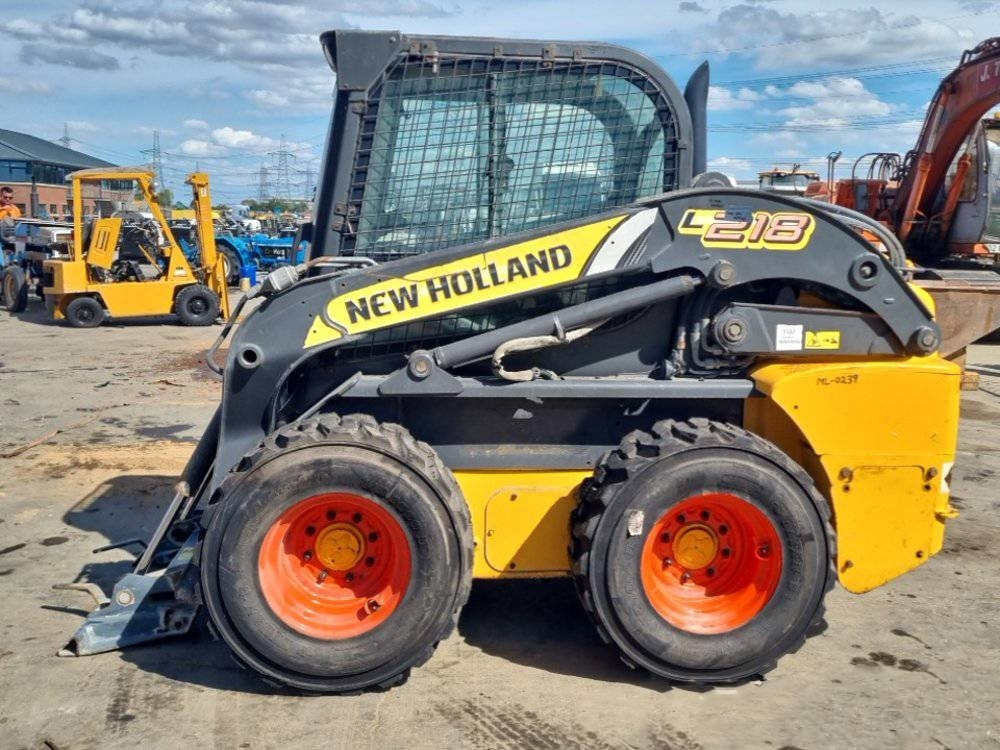 New Holland L 218 - Mini nakladalec: slika 2 New Holland L 218 - Mini nakladalec: slika 2