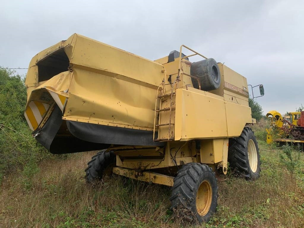 New Holland TX 32 - Kombajn harvester: slika 3 New Holland TX 32 - Kombajn harvester: slika 3