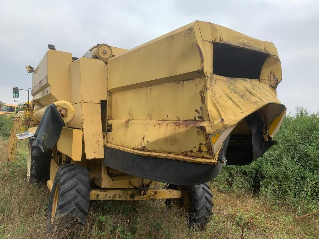 New Holland TX 32 - Kombajn harvester: slika 5 New Holland TX 32 - Kombajn harvester: slika 5