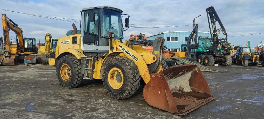 New Holland W 130 - Kolesni nakladalec: slika 1 New Holland W 130 - Kolesni nakladalec: slika 1