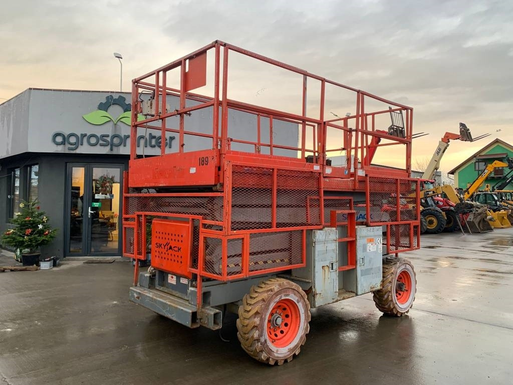 SkyJack SJ 8841 - Škarjasta dvižna ploščad: slika 1 SkyJack SJ 8841 - Škarjasta dvižna ploščad: slika 1