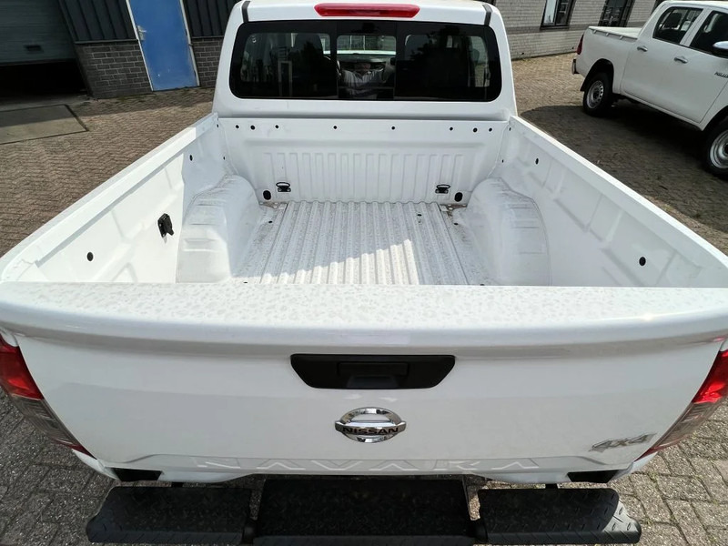 Nissan Navara 4x4 - 22 UNITS - 2.5 D Double Cab - XE - EURO 2 - NEW!! READY FOR WORK!!! - Poltovornjak, Dostavno vozilo z dvojno kabino: slika 4 Nissan Navara 4x4 - 22 UNITS - 2.5 D Double Cab - XE - EURO 2 - NEW!! READY FOR WORK!!! - Poltovornjak, Dostavno vozilo z dvojno kabino: slika 4