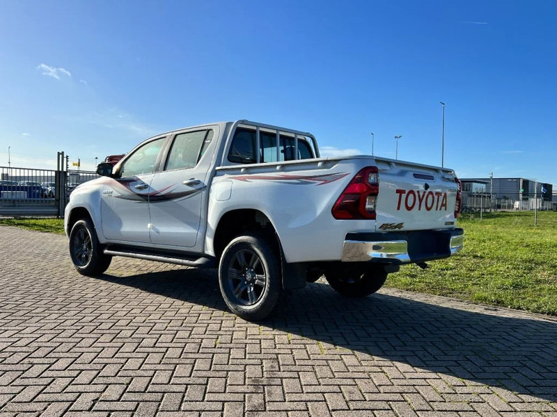 Toyota Hilux GLX SR5 4x4 - 2 UNITS IN STOCK - 2.4 D Double Cab - EURO 2 - NEW!! - Poltovornjak, Dostavno vozilo z dvojno kabino: slika 3 Toyota Hilux GLX SR5 4x4 - 2 UNITS IN STOCK - 2.4 D Double Cab - EURO 2 - NEW!! - Poltovornjak, Dostavno vozilo z dvojno kabino: slika 3