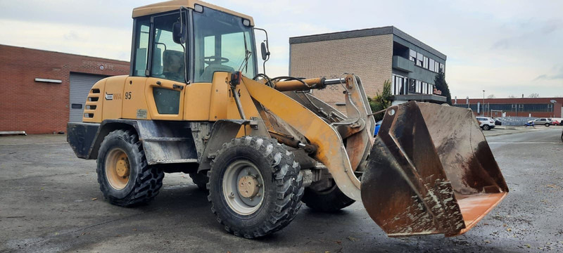 Komatsu WA95-3 - Kolesni nakladalec: slika 2 Komatsu WA95-3 - Kolesni nakladalec: slika 2