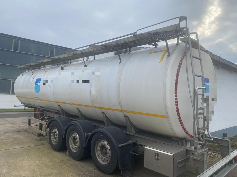 Magyar A1 - Polprikolica cisterna: slika 3 Magyar A1 - Polprikolica cisterna: slika 3